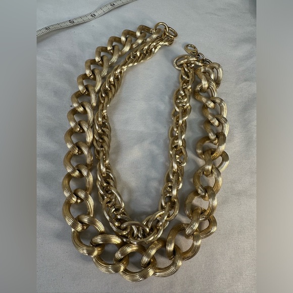 Chunky classic high collar goldtone chain necklace - Picture 4 of 4